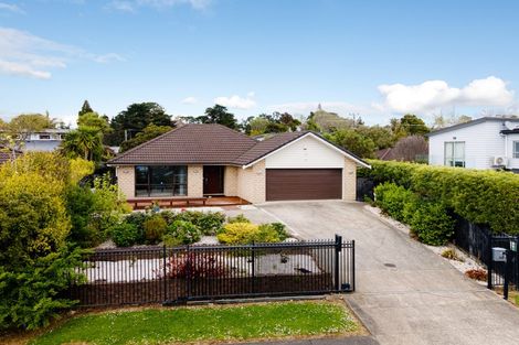 Photo of property in 112 Lake Panorama Drive, Henderson Valley, Auckland, 0612