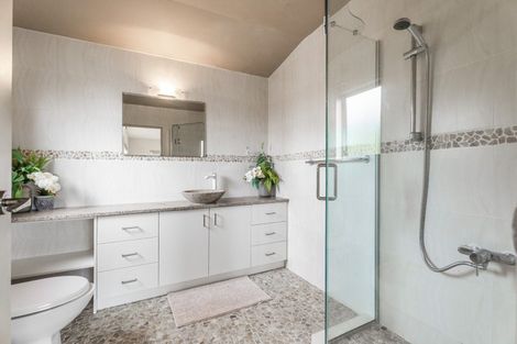 Photo of property in 71 Kittiwake Drive, Schnapper Rock, Auckland, 0632