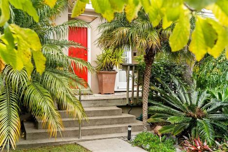 Photo of property in 1/94 Island Bay Road, Beach Haven, Auckland, 0626