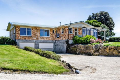 Photo of property in 1904 South Road, Kaupokonui, 4678
