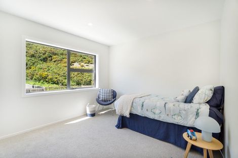 Photo of property in 41 Farnworth Terrace, Glenside, Wellington, 6037