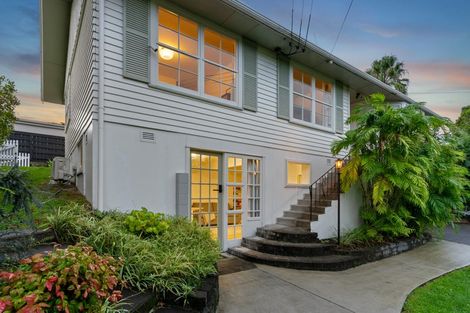 Photo of property in 3 Macnay Way, Murrays Bay, Auckland, 0630