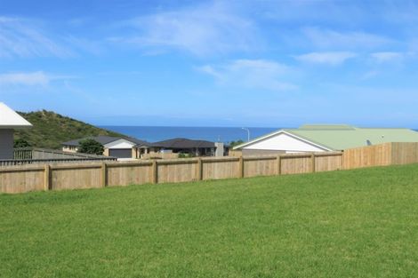 Photo of property in 7 Snapper Street, Baylys Beach, 0377