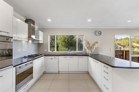 Photo of property in 3 Rosella Place, Murrays Bay, Auckland, 0630