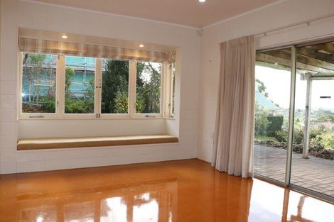 Photo of property in 547 Glenfield Road, Glenfield, Auckland, 0629