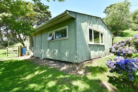 Photo of property in 379 Kiwitahi Road, Helensville, 0875