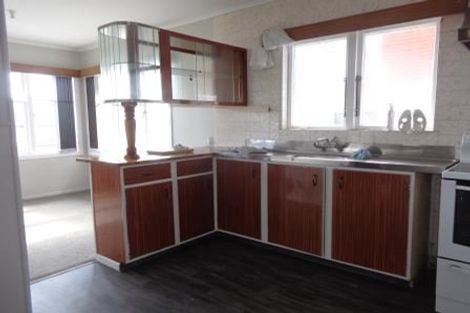 Photo of property in 11 Essex Street, Te Atatu South, Auckland, 0610