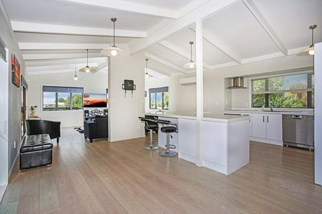 Photo of property in 11 Millen Place, Clarks Beach, 2122