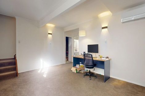 Photo of property in 2 Darlington Terrace, Miramar, Wellington, 6022