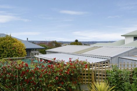 Photo of property in 28 Lakeridge Close, Rangatira Park, Taupo, 3330