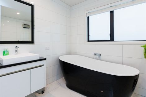 Photo of property in 5 Freedom Drive, Kelvin Grove, Palmerston North, 4414