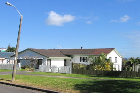 Photo of property in 13 Rotoma Rise, Clover Park, Auckland, 2019