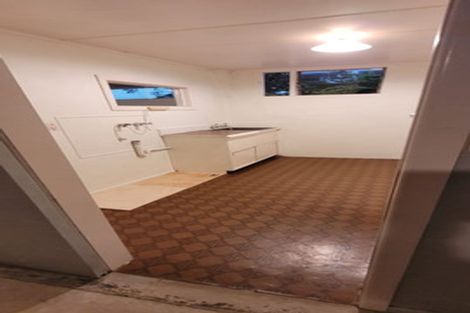 Photo of property in 8 Kitchener Terrace, Moturoa, New Plymouth, 4310