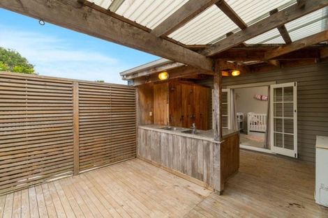 Photo of property in 2/10 Totara Road, Te Atatu Peninsula, Auckland, 0610