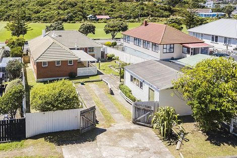 Photo of property in 130 Main Road, Titahi Bay, Porirua, 5022