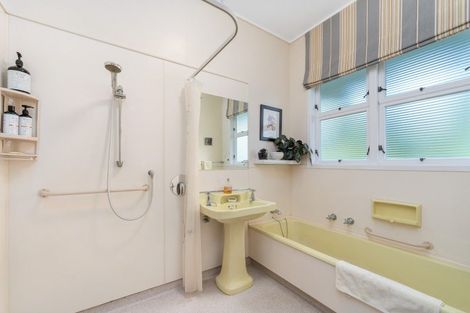 Photo of property in 48 Paraekaretu Street, Hunterville, 4730