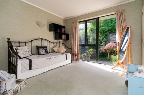 Photo of property in 42 Guildford Drive, Paraparaumu, 5032