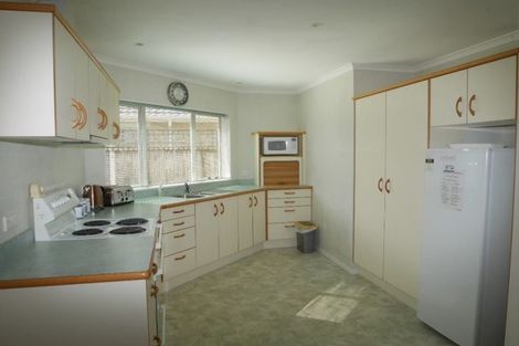 Photo of property in 9 Greenaway Road, Waikanae, 5036