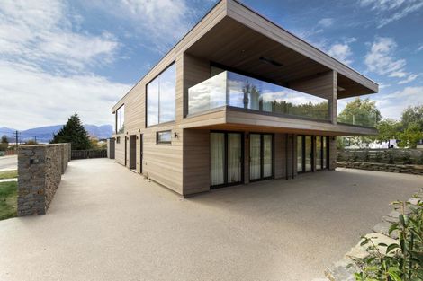 Photo of property in 46b Dungarvon Street, Wanaka, 9305