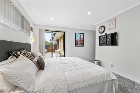 Photo of property in 11 Frederick Place, Whalers Gate, New Plymouth, 4310