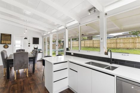 Photo of property in 18 Penton Road, Stanmore Bay, Whangaparaoa, 0932