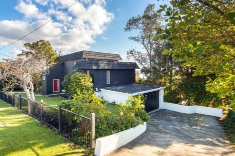 Photo of property in 53 Island Bay Road, Beach Haven, Auckland, 0626