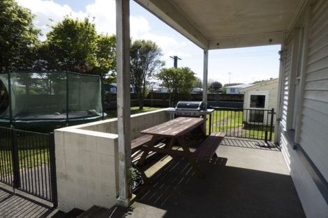Photo of property in 3 Carrington Street, Inglewood, 4330