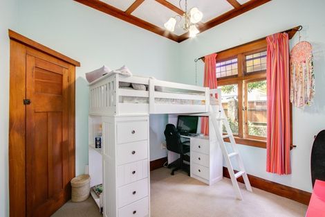 Photo of property in 17 May Avenue, Hospital Hill, Napier, 4110