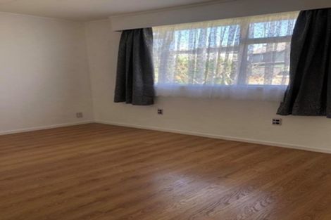 Photo of property in 1/84 Greenslade Crescent, Northcote, Auckland, 0627