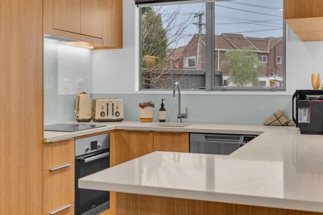 Photo of property in 1/32 Avalon Street, Richmond, Christchurch, 8013