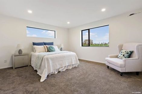 Photo of property in 2 Fjord Way, Karaka, Papakura, 2113