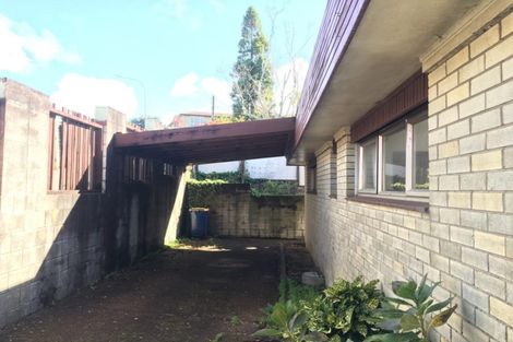 Photo of property in 637 Glenfield Road, Totara Vale, Auckland, 0629
