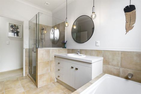 Photo of property in 16 Renlee Place, Shelly Park, Auckland, 2014