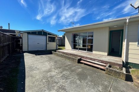 Photo of property in 39 Tongariro Street, Castlecliff, Whanganui, 4501