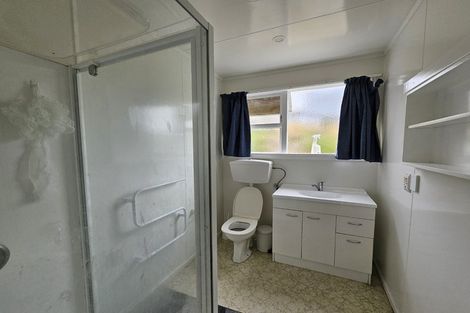 Photo of property in 6 Kingsbridge Place, Newlands, Wellington, 6037