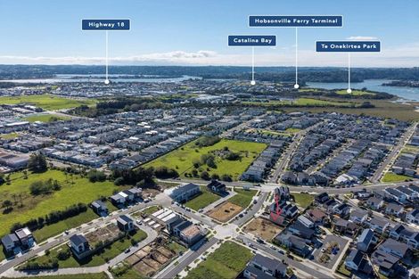 Photo of property in 12 Harbourside Parade, Hobsonville, 0616
