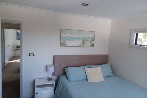 Photo of property in 16 Borneo Drive, Fairview Heights, Auckland, 0632