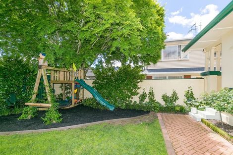 Photo of property in 5 Te Aroha Street, Hamilton East, Hamilton, 3216