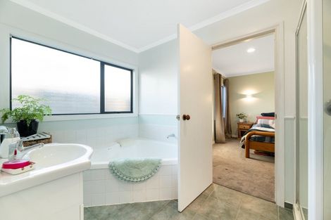 Photo of property in 4 Manor Park Drive, Pyes Pa, Tauranga, 3112