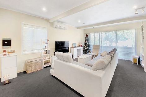 Photo of property in 1/17 Lyons Avenue, Murrays Bay, Auckland, 0630