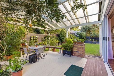 Photo of property in 17 Durness Place, Red Beach, 0932