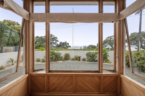 Photo of property in 28 Marine Parade, Mellons Bay, Auckland, 2014