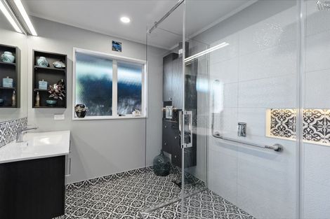 Photo of property in 9 Castle Way, Beckenham, Christchurch, 8023