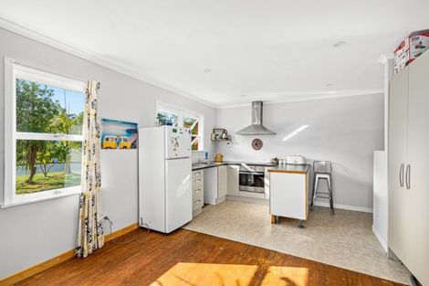 Photo of property in 39 Makiri Street, Helensville, 0800