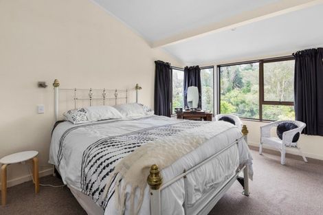 Photo of property in 30a Enfield Road, Hospital Hill, Napier, 4110