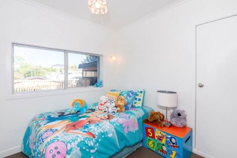 Photo of property in 1 Kamara Road, Glen Eden, Auckland, 0602