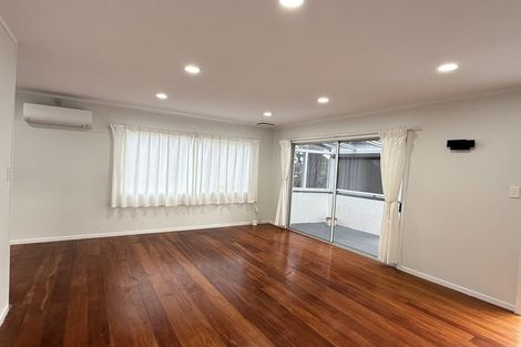 Photo of property in 19 Lancelot Place, Glenfield, Auckland, 0629