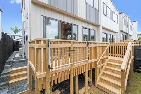 Photo of property in 67 Highland Park Drive, Botany Downs, Auckland, 2010