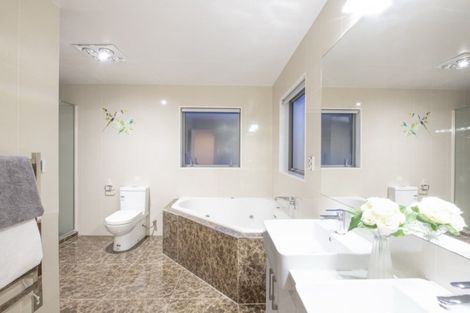 Photo of property in 3 Moville Drive, Flat Bush, Auckland, 2019