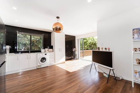 Photo of property in 15 Meteor Place, Schnapper Rock, Auckland, 0632